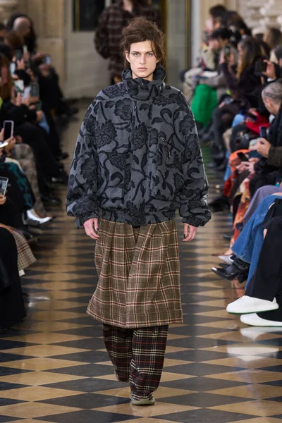 Look 19